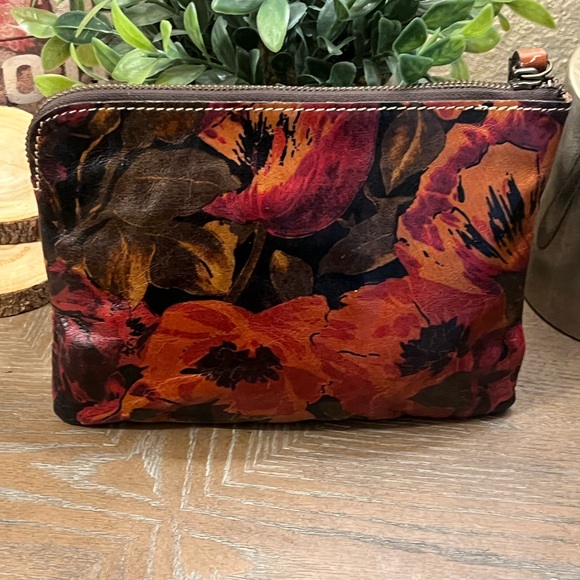 Patricia Nash Leather Wristlet/Clutch - Picture 3 of 6
